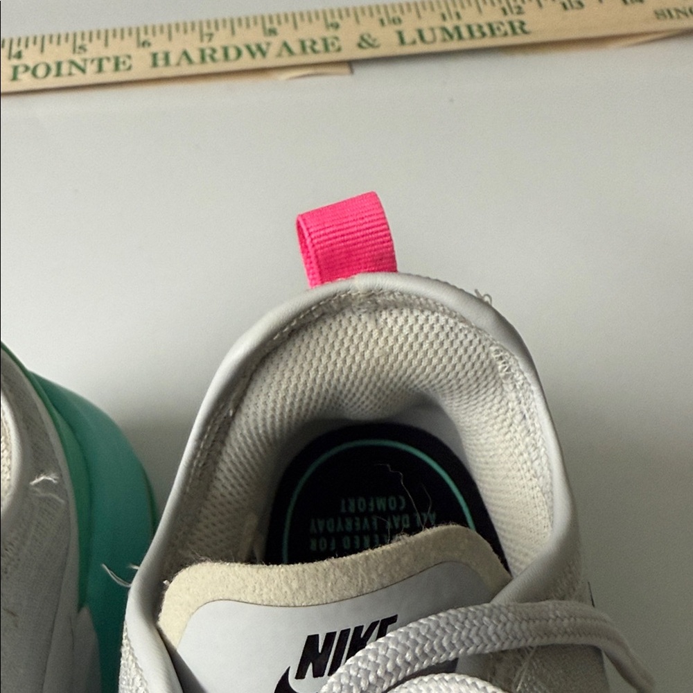 Nike Womens Air Max Motion 2 - Gray Running Shoes Sneakers Size 9.5 - Like New! - Picture 7 of 13